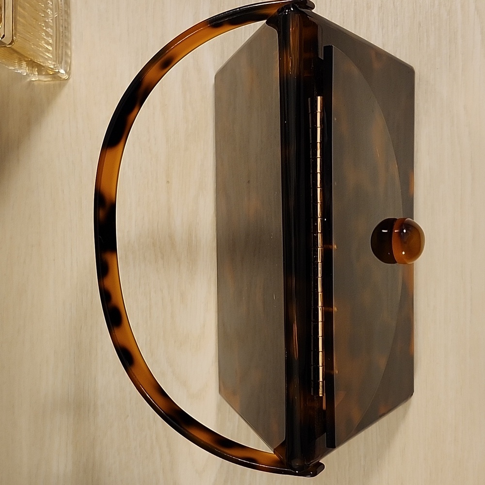 Tortoise Shell Acrylic Handbag - Picture 3 of 6